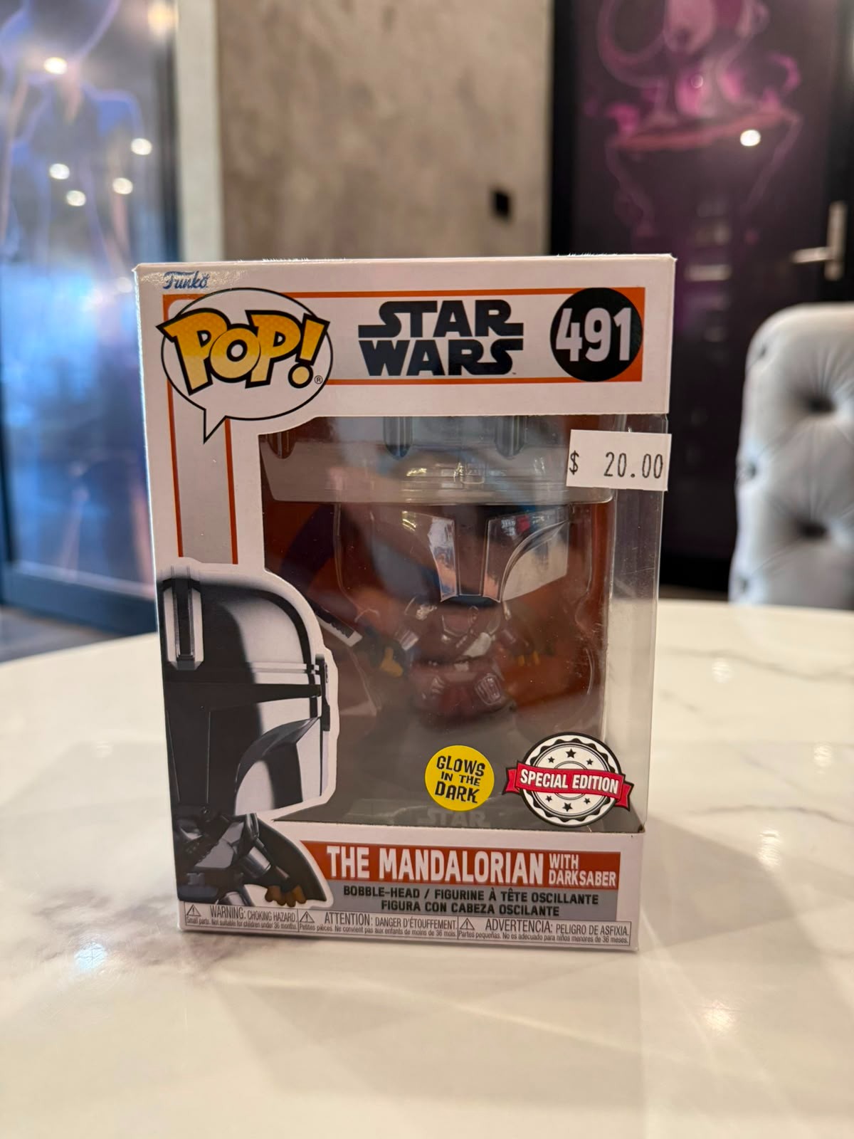 Funko Pop! Star Wars Mandalorian with Darksaber (Chrome & Glow in the Dark)